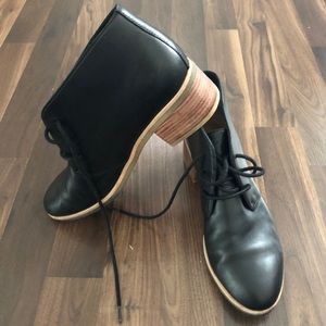 Clark’s Women’s Bootie